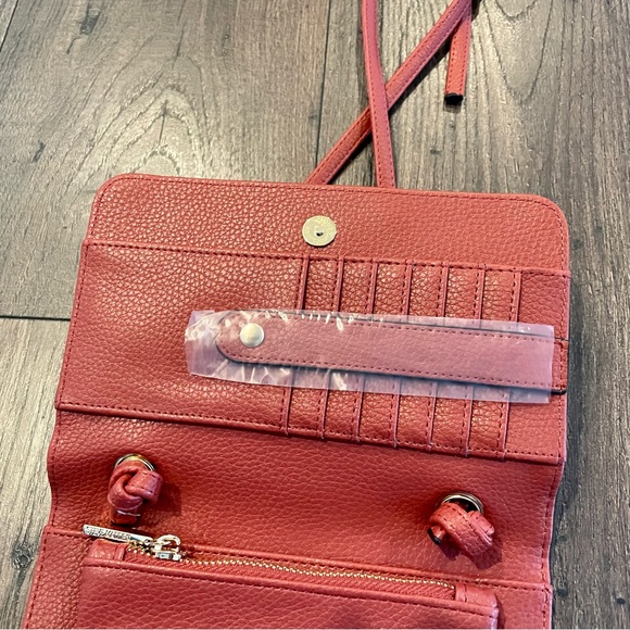 Steve Madden Purse with Over the Shoulder Strap - Picture 5 of 6